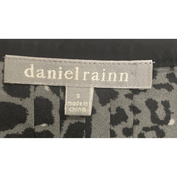 Daniel Rainn Womens Gray & Black Leopard Blouse Long Sleeves Sz SM Animal Lightw - Picture 2 of 5